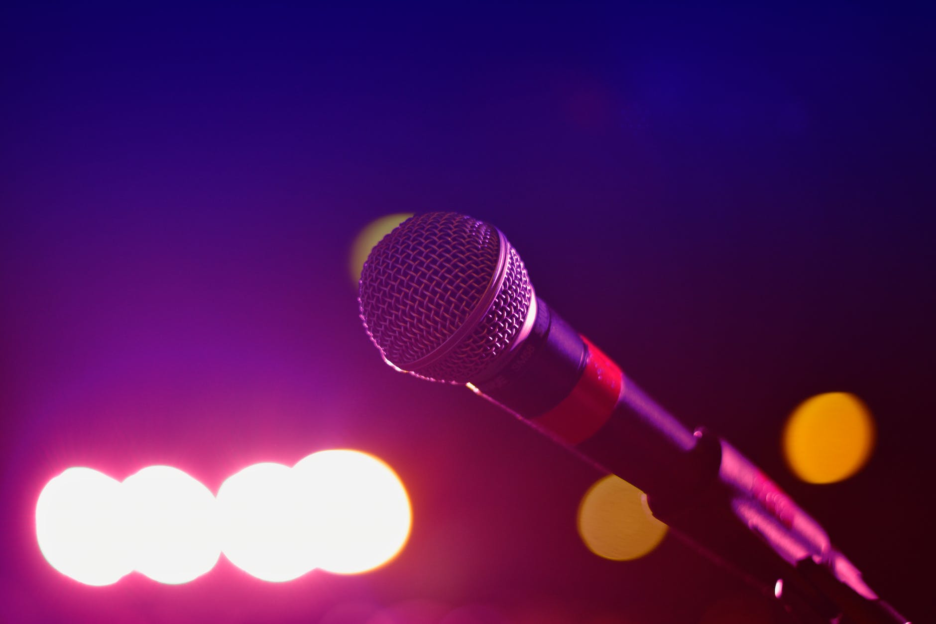 close up photography of microphone